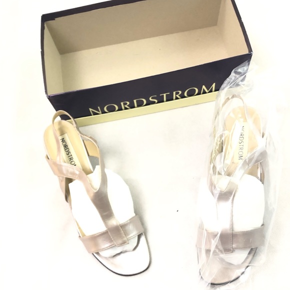 MUNRO AMERICAN LANAI SLIDE LEATHER SNAKE SANDAL SILVER SZ 10 NEW